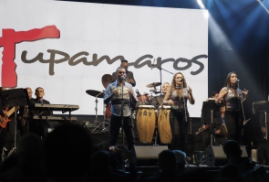 Agrupación musical Tupamaros da apertura de concierto.