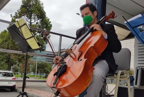 Las melodías de la Orquesta Filarmónica de Bogotá acompañaron el regreso de los bogotanos a la ciclovía y los parques.