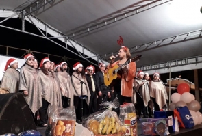 la Organización Cantemos a la Vida...participó con sus coros en las novenas navideñas. 