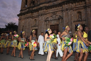 La danza adornó todo el recorrido que partió del Planetario de Bogotá y culminó en la plaza de Bolívar.
