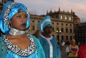El desfile llegó a la Plaza de Bolívar y contó con la participación de diferentes agrupaciones culturales.