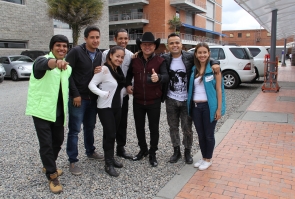 Giovanny Ayala con los facilitadores de #SextoSentido