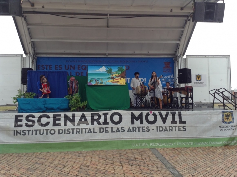 Una biblioteca sin muros Presentación artística música y titeres