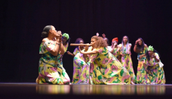 Mujeres afrocolombianas danzando